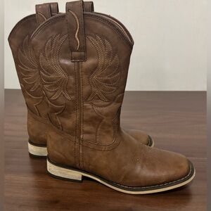 Rollda Kids Cowboy Boots in brown synthetic leather with a square toe size 3LK